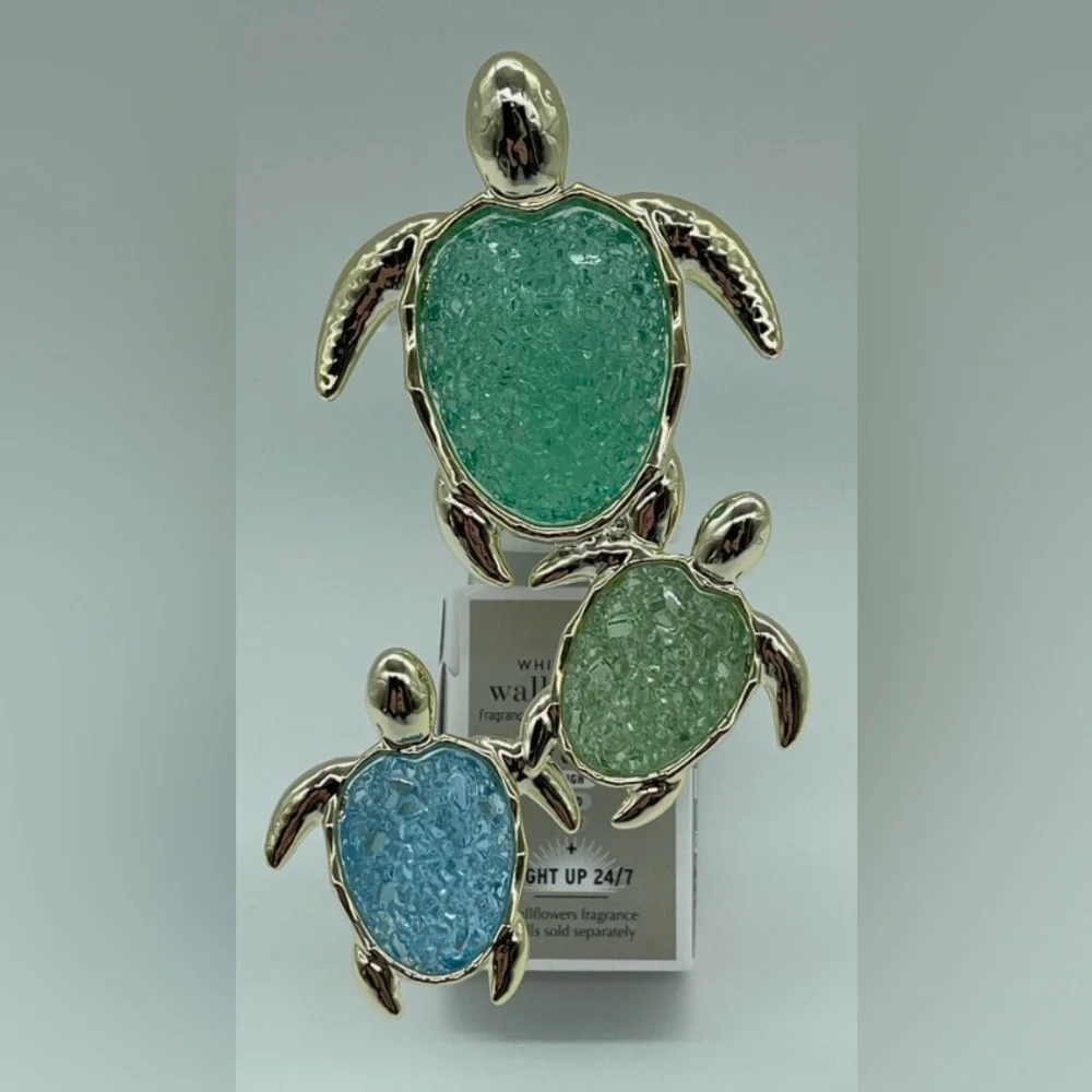 Bath & Body Works Turtle Trio Green Blue Wallflower Nightlight & Refill. NWT